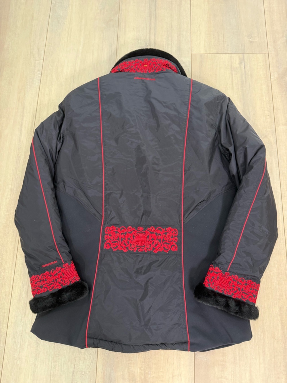Obermeyer Y2K Black Ski Jacket with Red Embroidered trim & Faux Fur Collar - Picture 2 of 9